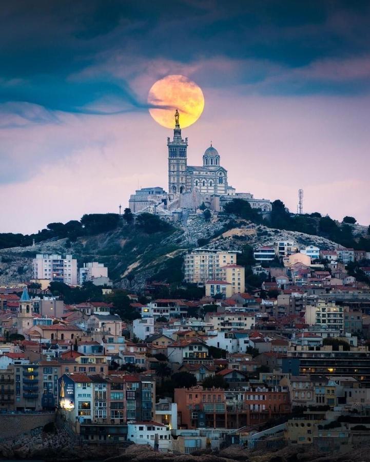 Love Room Jacuzzi Netflix Marseilles Exterior foto